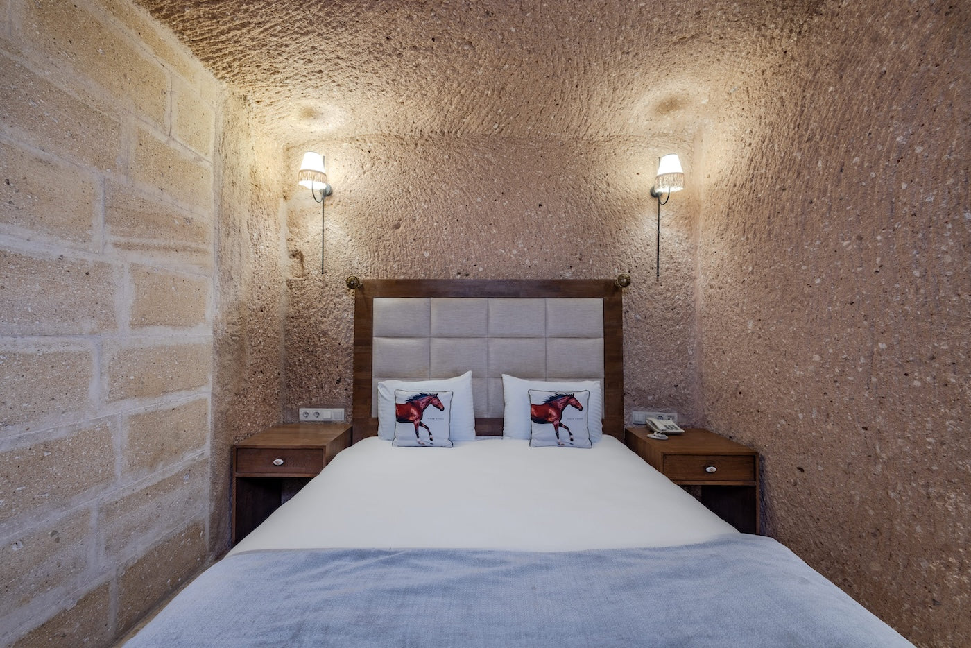 103 - Deluxe Cave Room