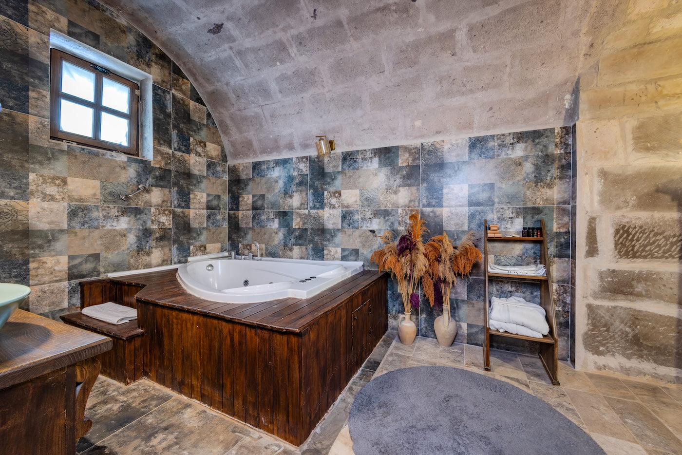 201 - Jacuzzi Arch King Room