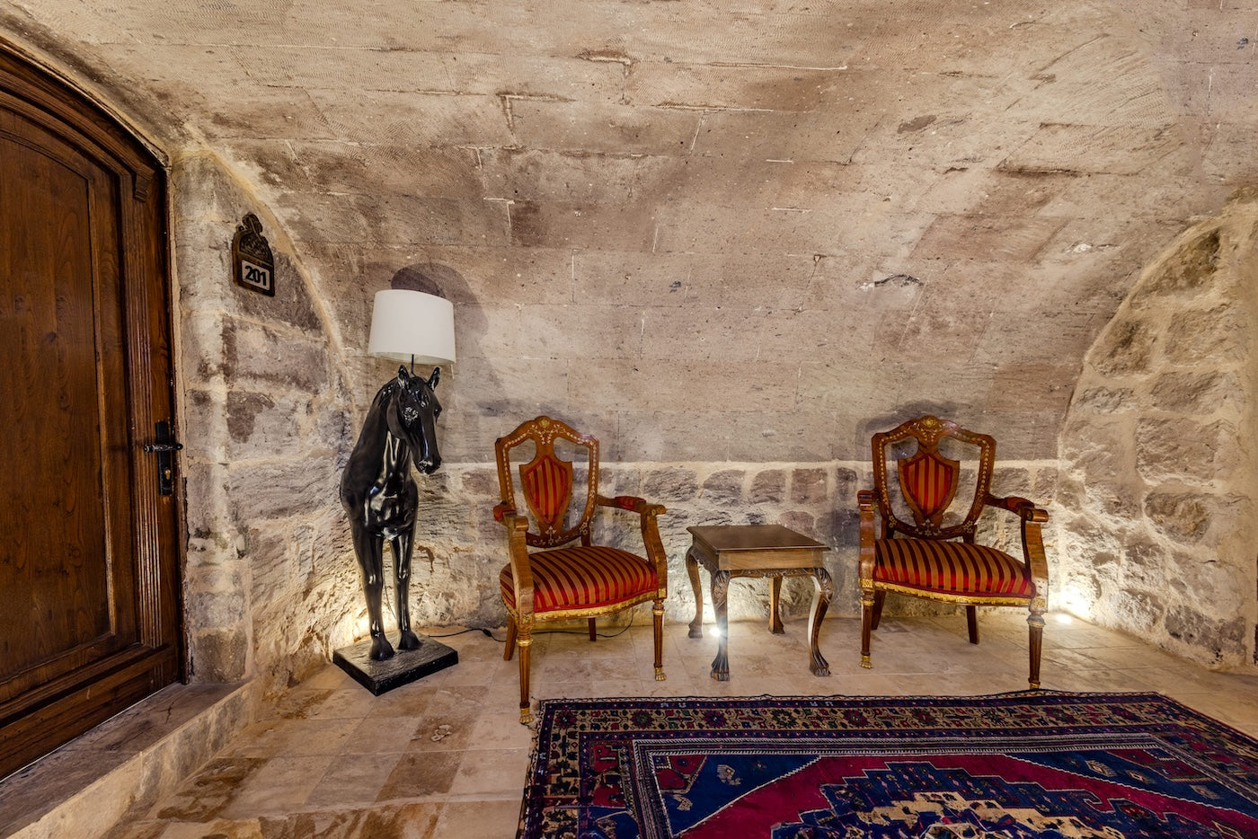 202 - Deluxe Cave Room With Jacuzzi