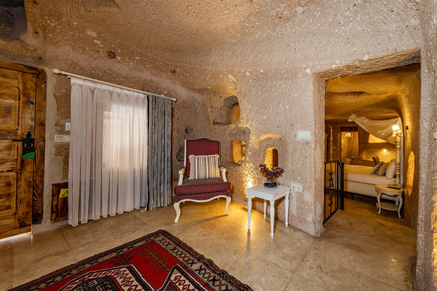 102 - Royal King Cave Suite