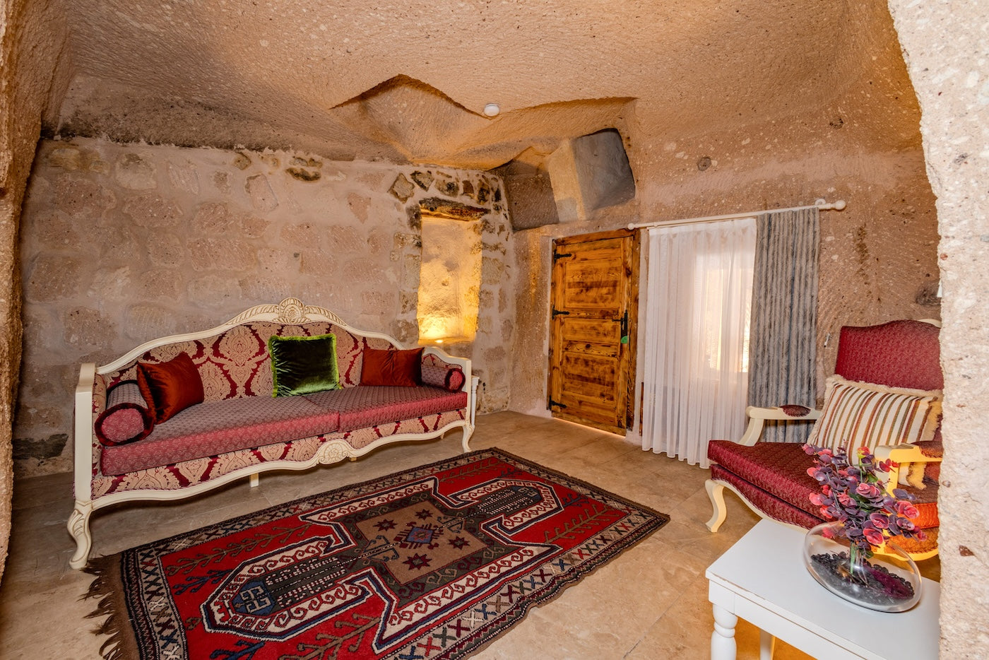 102 - Royal King Cave Suite