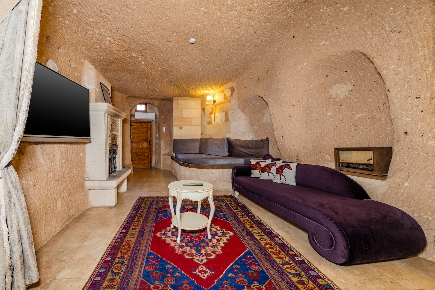 104 - Imperial Cave Suite
