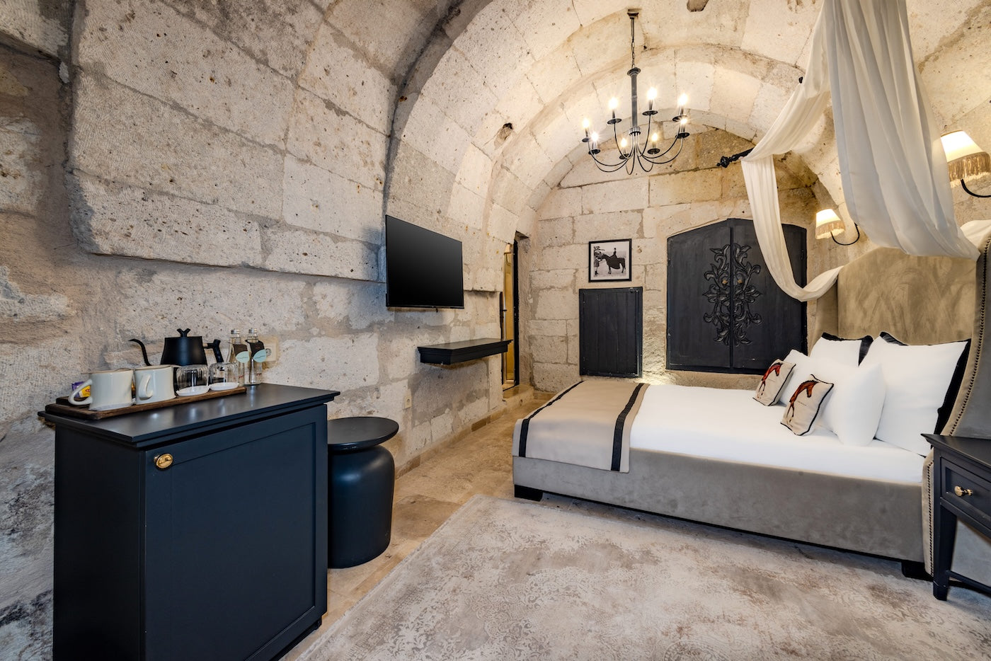 307 - Queen Stone Room