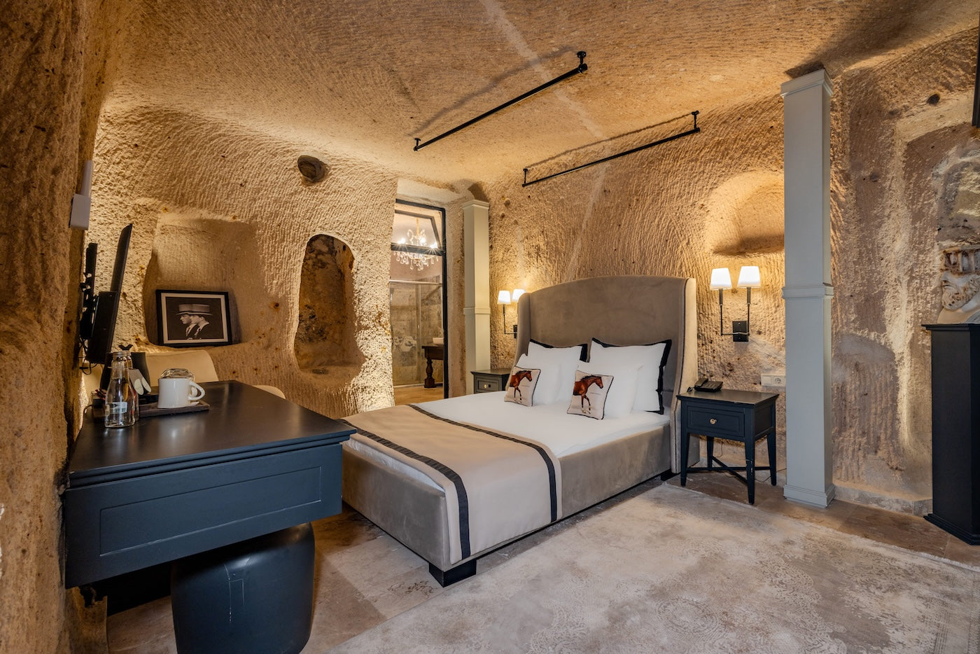 301 - Baroque Delight Cave Suite