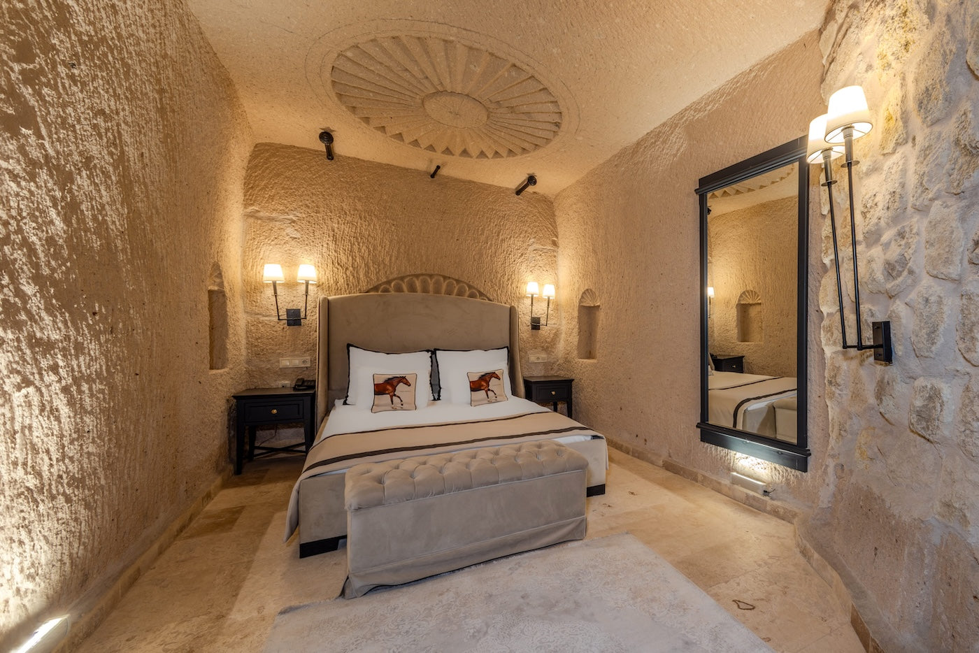 302 - Deluxe Cave Suite
