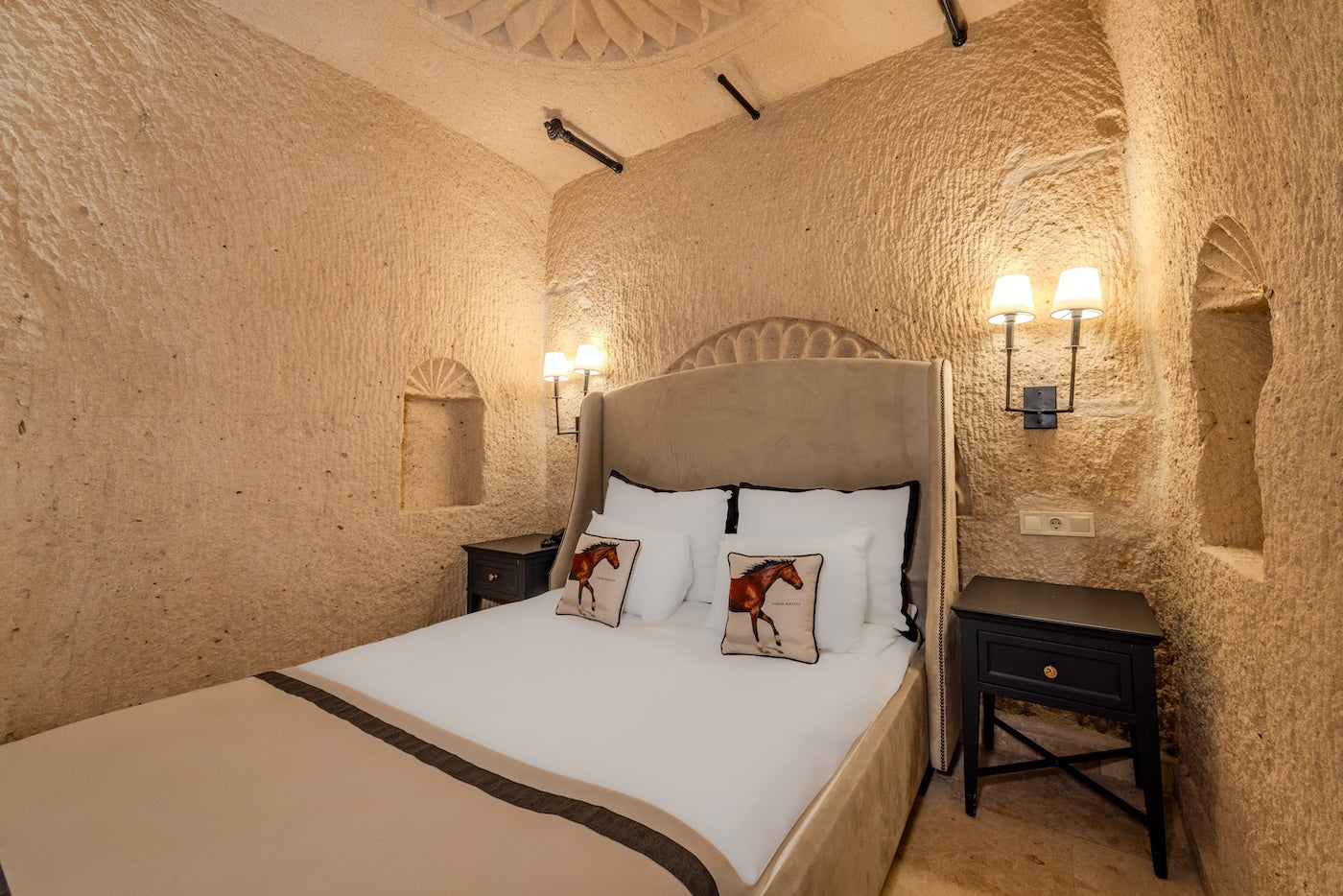 302 - Deluxe Cave Suite