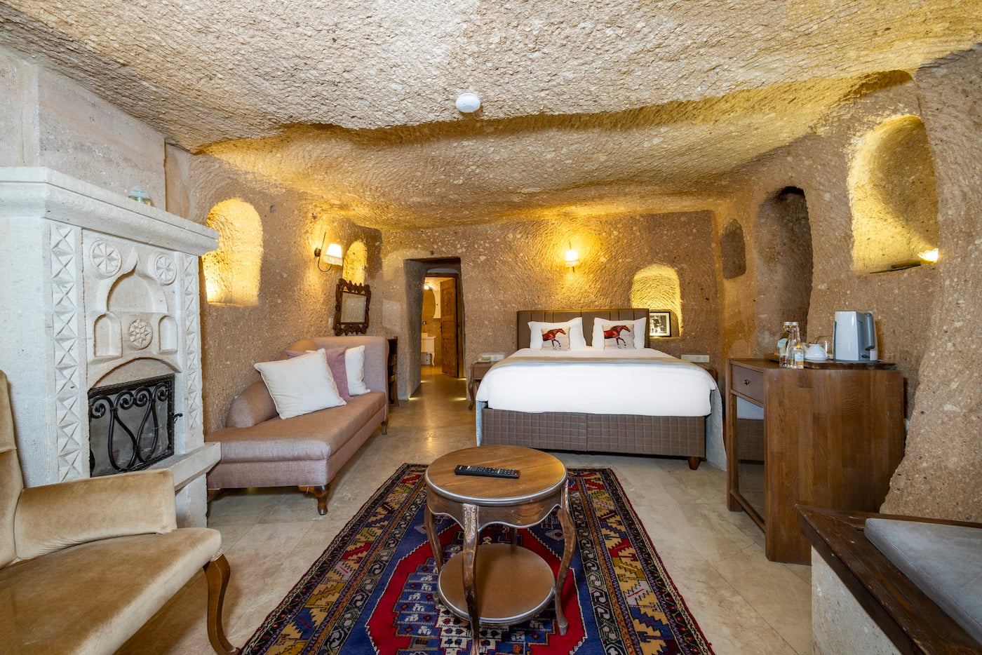 105 - Deluxe Cave Suite with a Fireplace