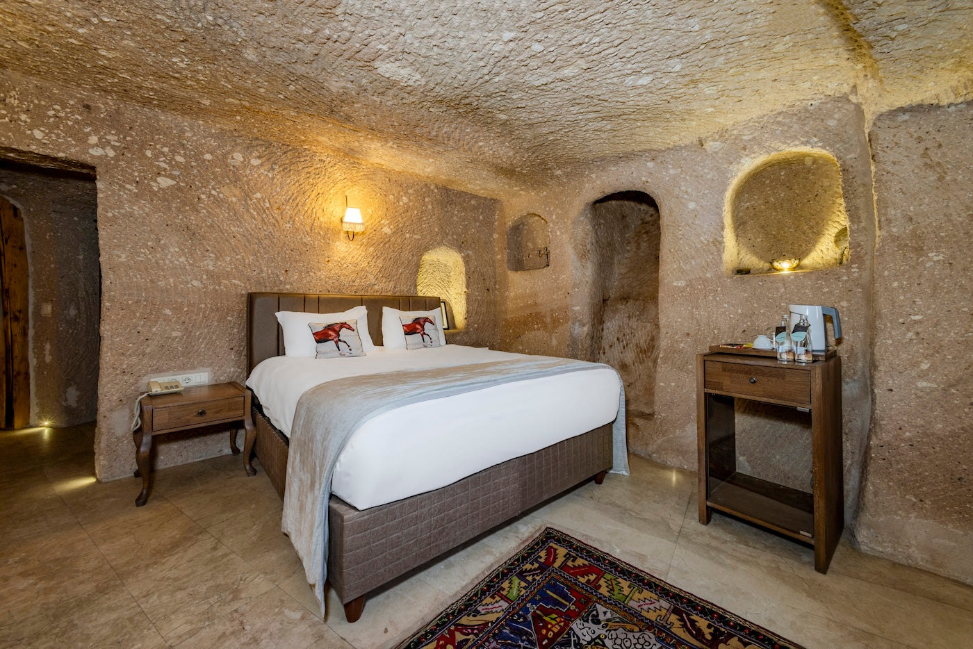 105 - Deluxe Cave Suite with a Fireplace